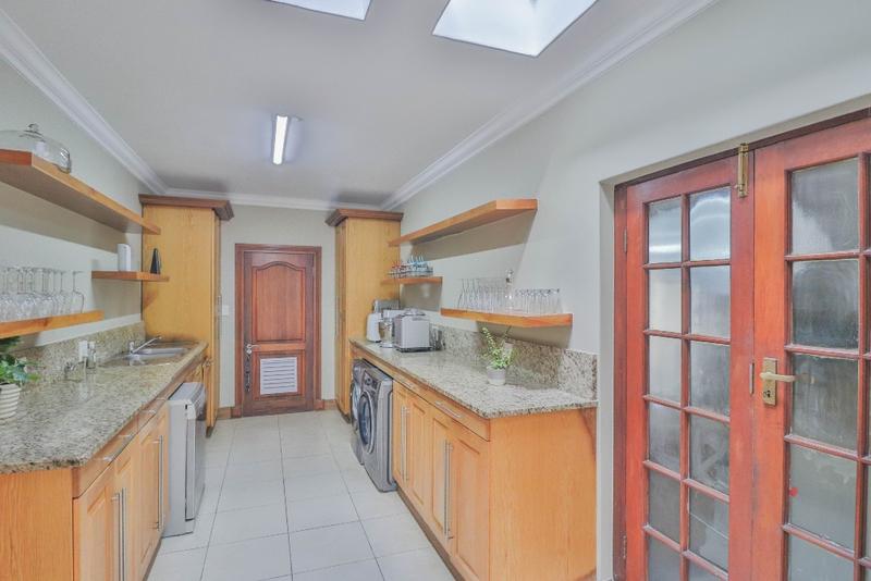 5 Bedroom Property for Sale in Linkside Western Cape